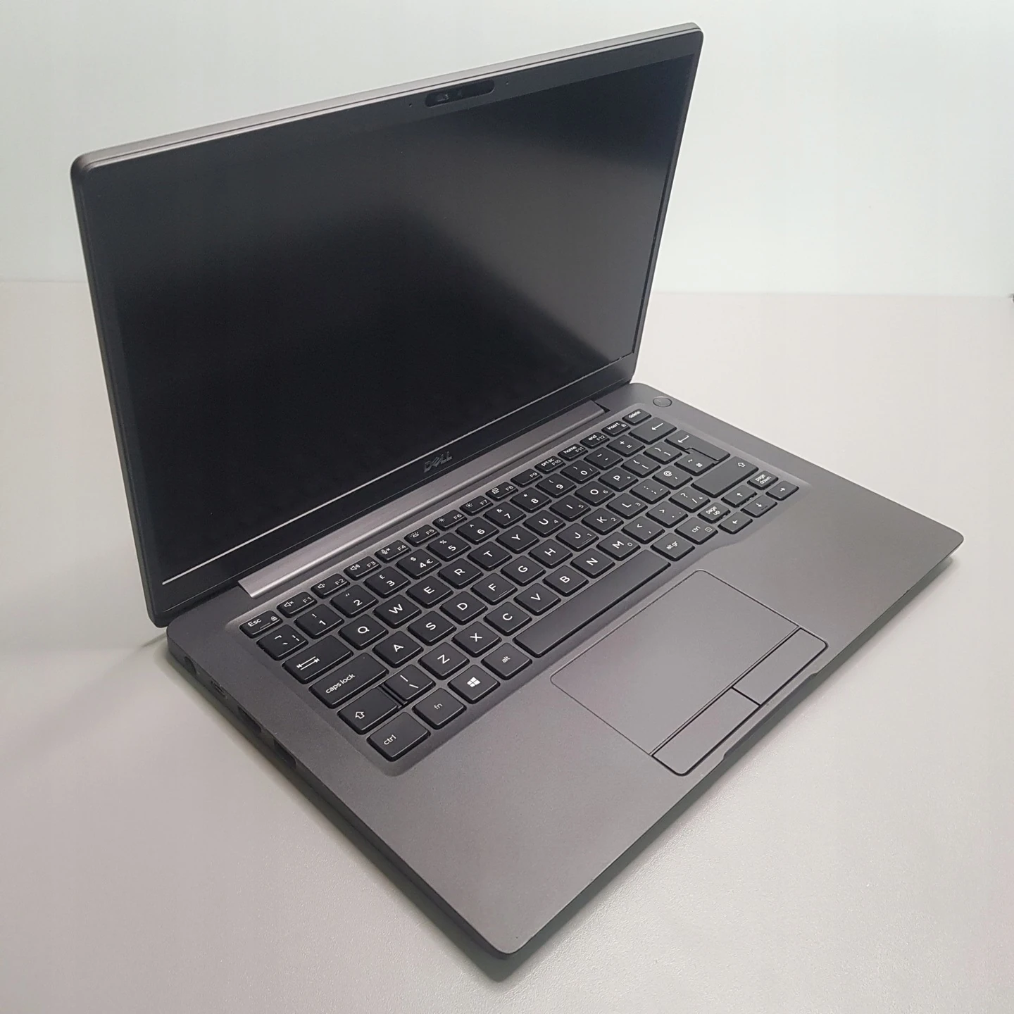 Poleasingowy laptop przygotowany do sprzedaży